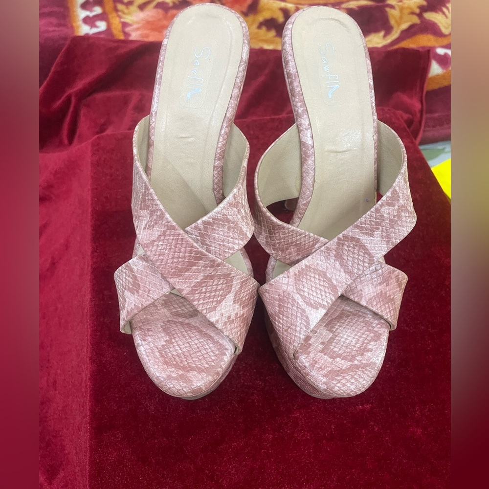 Snakeprint stilettos 🌸 - Picture 1 of 4